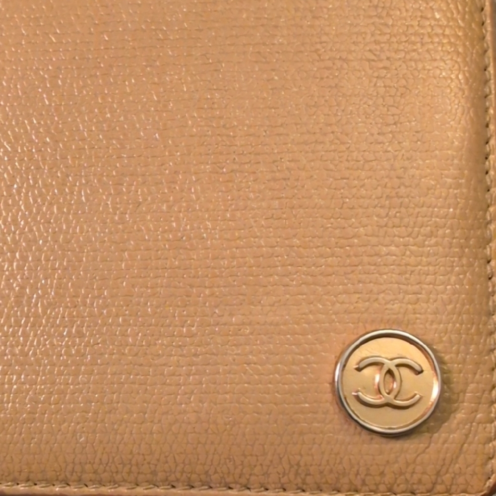 CHANEL Metallic Gold Wallet - Picture 2 of 14